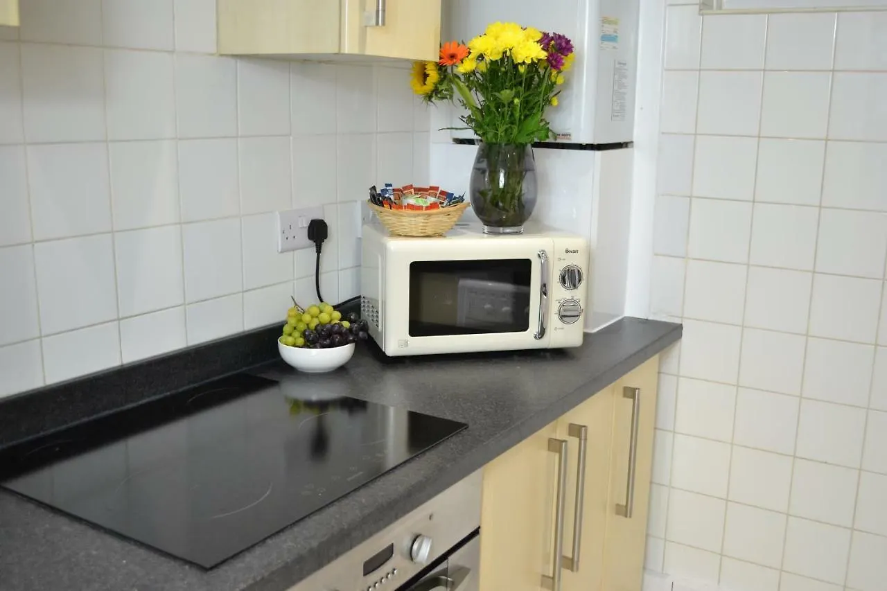Epicsa - Family & Corporate Stay Mews Apartments With Free Parking CBG